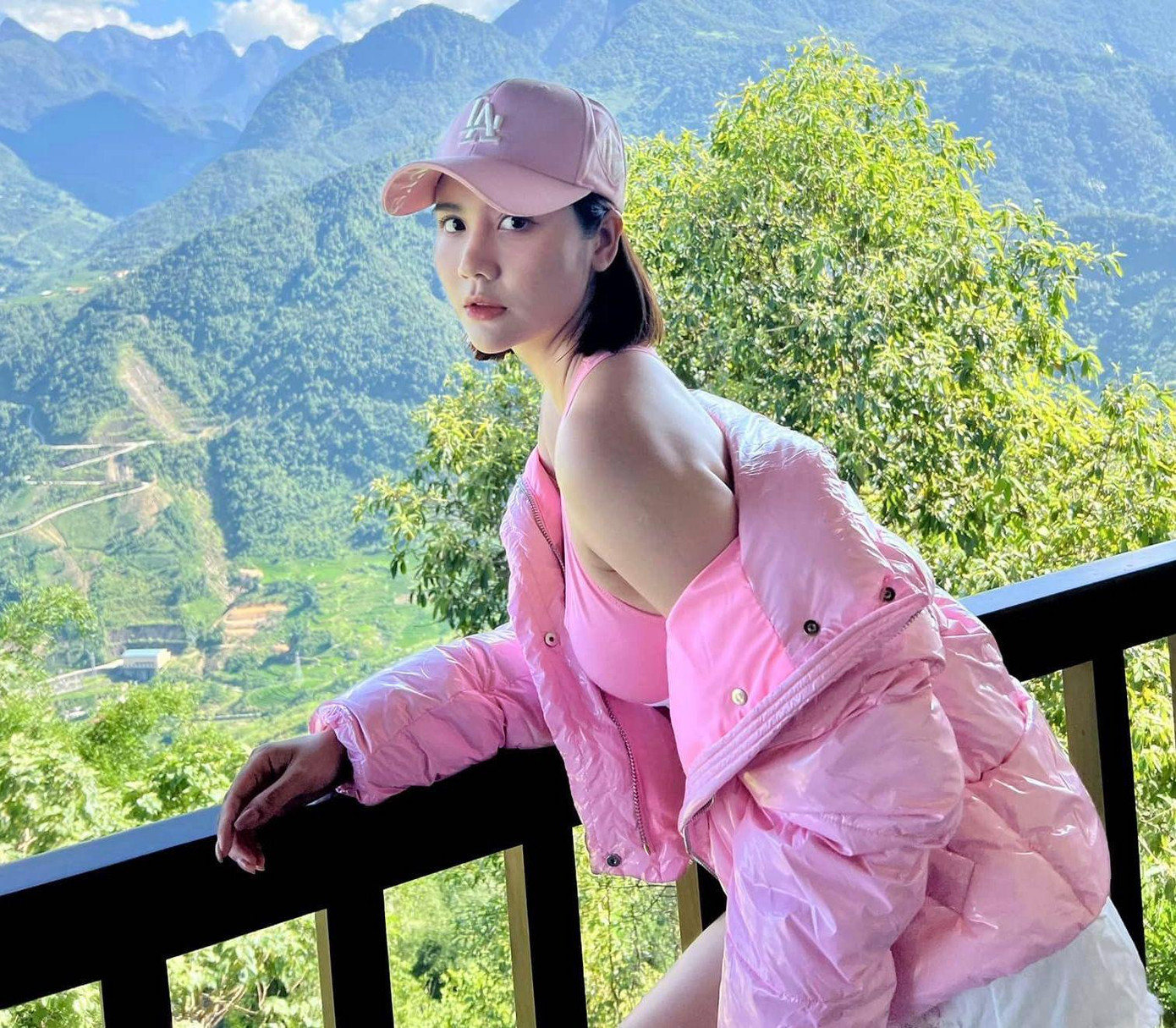 Huyền Lizzie (Phan Minh Huyền) từng được biết đến là hot girl ở Hà Nội. Sau đó, cô lấn sân sang lĩnh vực diễn xuất. Nhiều năm theo nghề, Huyền Lizzie chưa để lại ấn tượng. Tuy nhiên, đến Thương ngày nắng về, nữ diễn viên được đánh giá vượt trội hẳn về diễn xuất.