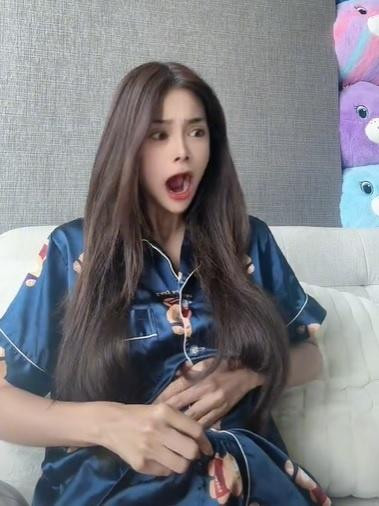 Hình ảnh bị đánh giá phản cảm của Engfa trong clip mới nhất. Ảnh: Chụp màn hình. Hình ảnh bị đánh giá phản cảm của Engfa trong clip mới nhất. Ảnh: Chụp màn hình.