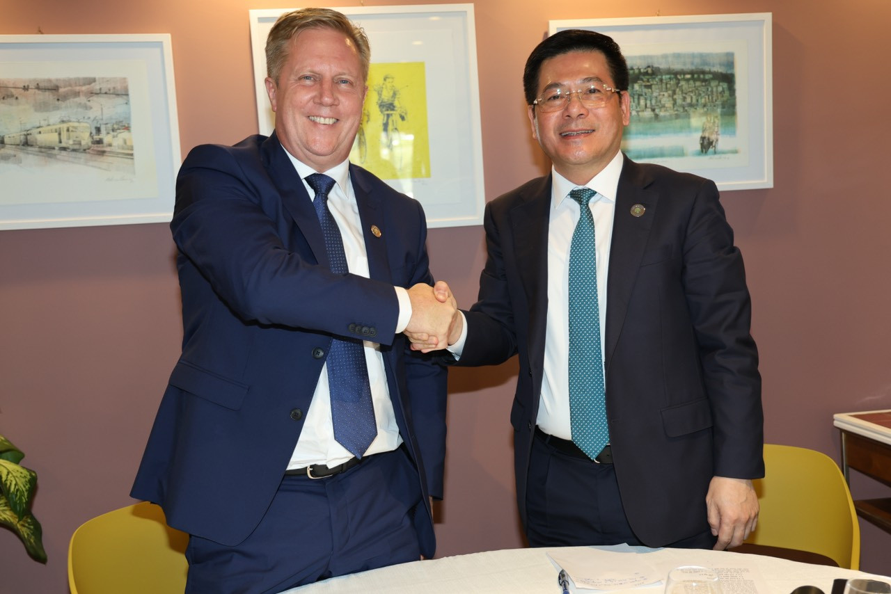 Bộ trưởng Nguyễn Hồng Diên và Bộ trưởng Thương mại New Zealand Todd McClay