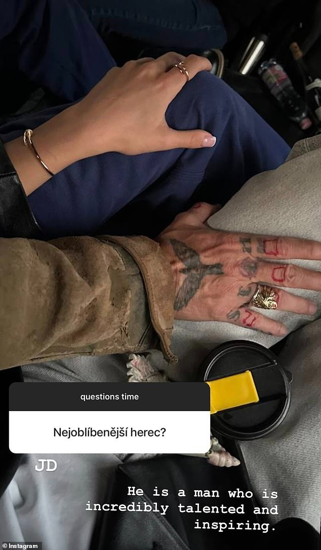 Yulia Vlasova đăng ảnh ám chỉ có mối quan hệ tình cảm với Johnny Depp trên Instagram. Yulia Vlasova đăng ảnh ám chỉ có mối quan hệ tình cảm với Johnny Depp trên Instagram.