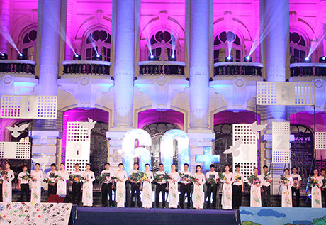 Đồng loạt tắt đèn hưởng ứng Giờ trái đất 2014 ảnh 18