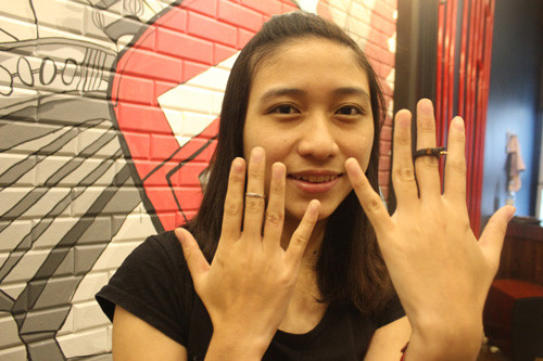 Đeo nhẫn... lưng chừng tay ảnh 1