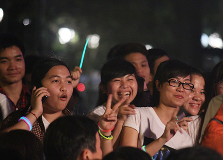 Đồng loạt tắt đèn hưởng ứng Giờ trái đất 2014 ảnh 16