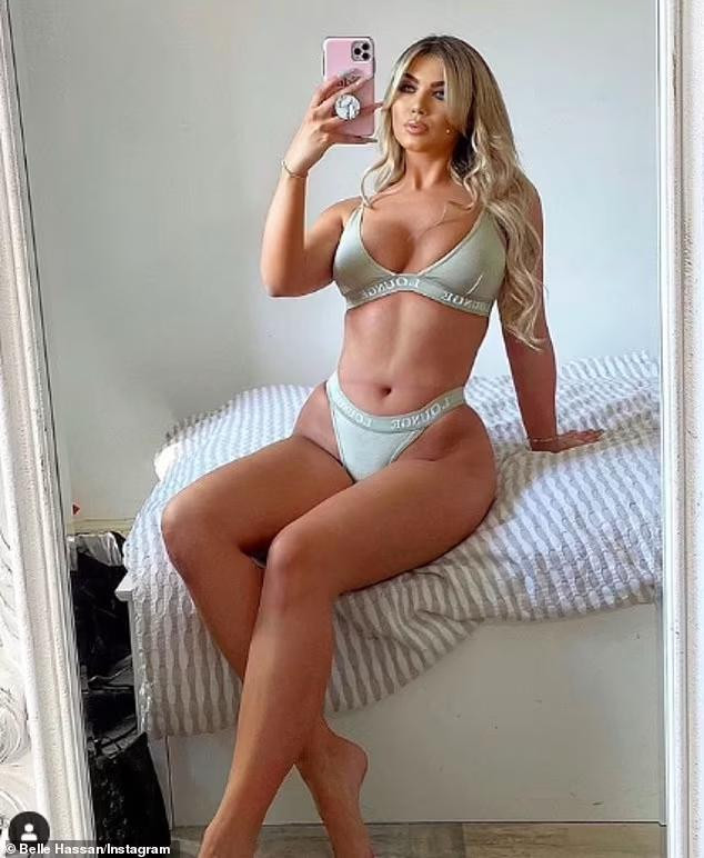 Người đẹp 9x cũng ký được nhiều hợp đồng quảng cáo nhờ sắc vóc nóng bỏng và cực gợi cảm.