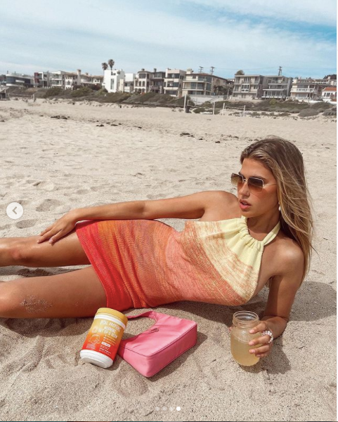 Kara Del Toro hiện có 1,6 triệu người hâm mộ trên Instagram và thường xuyên chia sẻ những bộ ảnh gợi cảm &quot;đốt mắt&quot; người nhìn.