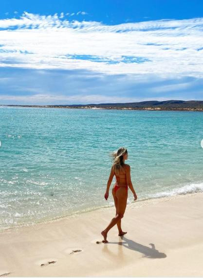 Laura Dundovic có hơn 110 ngàn người theo dõi trên Instagram.