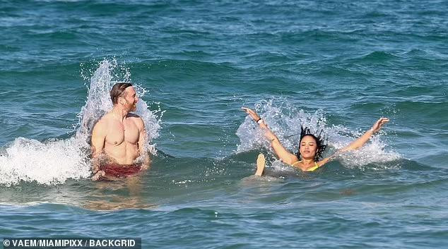 David Guetta là DJ nổi tiếng và từng nhiều lần được bình chọn là DJ số một thế giới