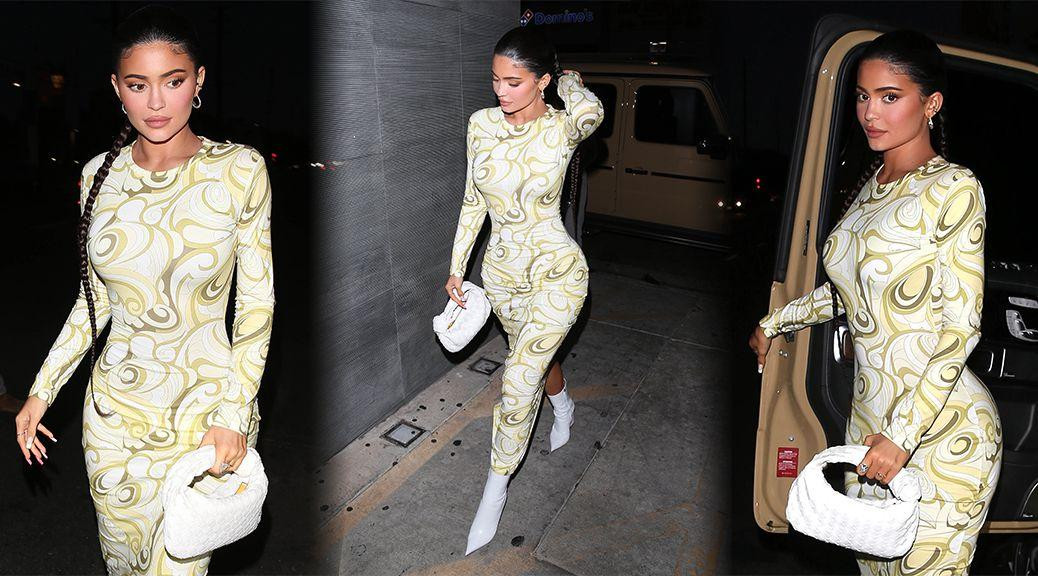 Trang phục ôm sát cơ thể luôn là phong cách quen thuộc của Kylie Jenner cũng như chị gái cùng mẹ khác cha là "Kim siêu vòng 3" Trang phục ôm sát cơ thể luôn là phong cách quen thuộc của Kylie Jenner cũng như chị gái cùng mẹ khác cha là "Kim siêu vòng 3"