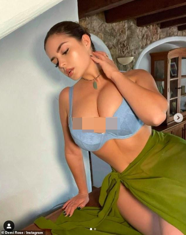 Hình ảnh khoe vòng một quá đà mới đây của Demi Rose khiến người dụng mạng "nóng mắt".