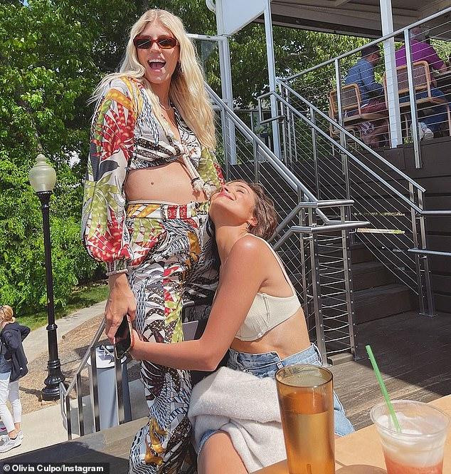 Devon Windsor đang mang thai con đầu lòng với chồng doanh nhân Jonathan Barbara.