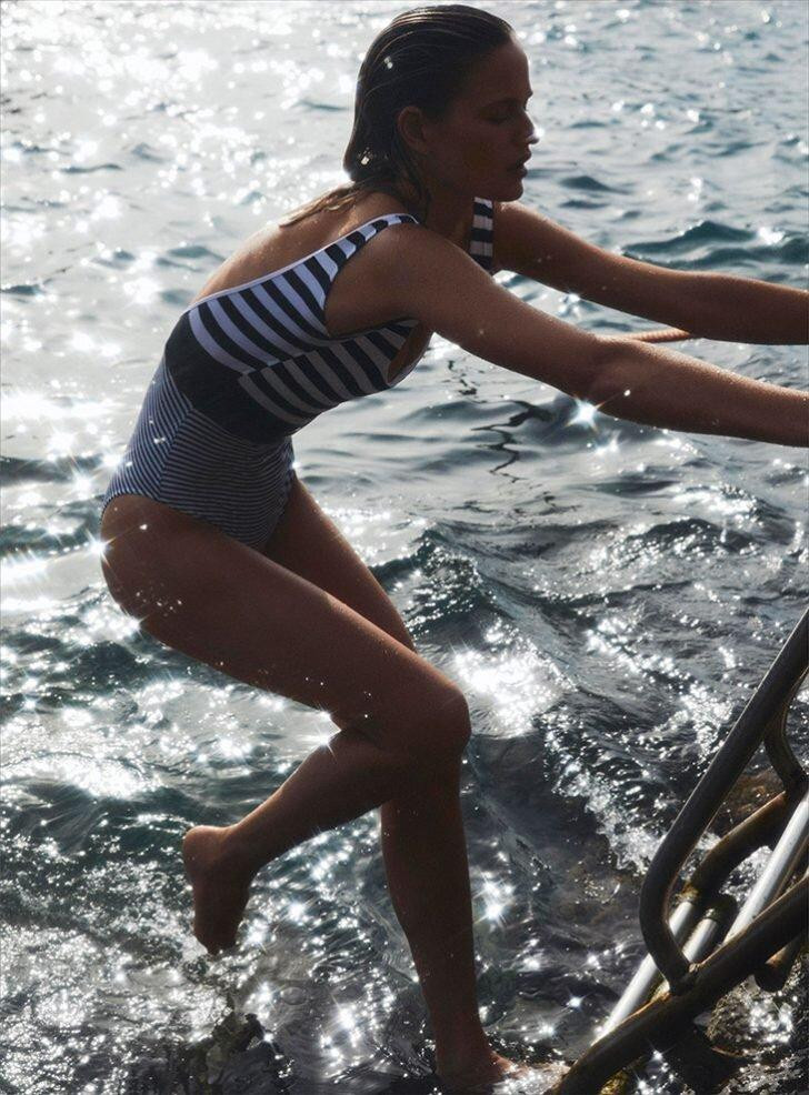 Những mẫu áo tắm này được lấy cảm hứng cổ điển từ những năm 80, được phối dưới bàn tay của stylist Aline De Beaucia và do nhiếp ảnh gia nổi tiếng Alvaro Beamud Cortes bấm máy. Những mẫu áo tắm này được lấy cảm hứng cổ điển từ những năm 80, được phối dưới bàn tay của stylist Aline De Beaucia và do nhiếp ảnh gia nổi tiếng Alvaro Beamud Cortes bấm máy.