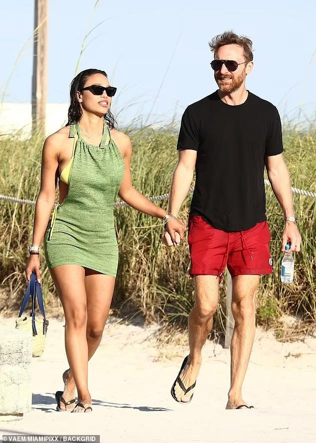 Cặp đôi được cho là đã đính hôn vào năm 2018 sau khi chiếc nhẫn kim cương lấp lánh xuất hiện trên ngón tay áp út của người đẹp.