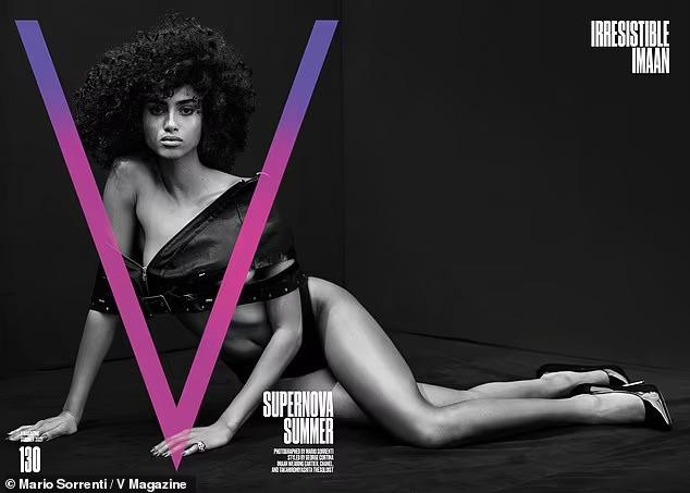Imaan Hammam - siêu mẫu nổi tiếng người Hà Lan cũng góp mặt trên trang bìa. Nàng mẫu sinh năm 1992 vẫn với mái tóc xù cá tính, thần thái sexy hoang dại đốn tim người nhìn.