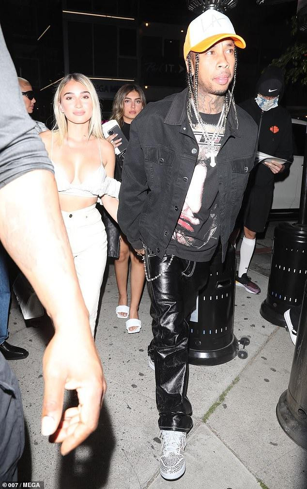 Tyga và Kylie Jenner (SN 1997) yêu nhau từ khi cô mới 16 tuổi. Cặp đôi chia tay vào năm 2017 và bị tồn tái hợp vào năm 2019. Hiện sau chia tay cả hai vẫn giữ quan hệ bạn bè.