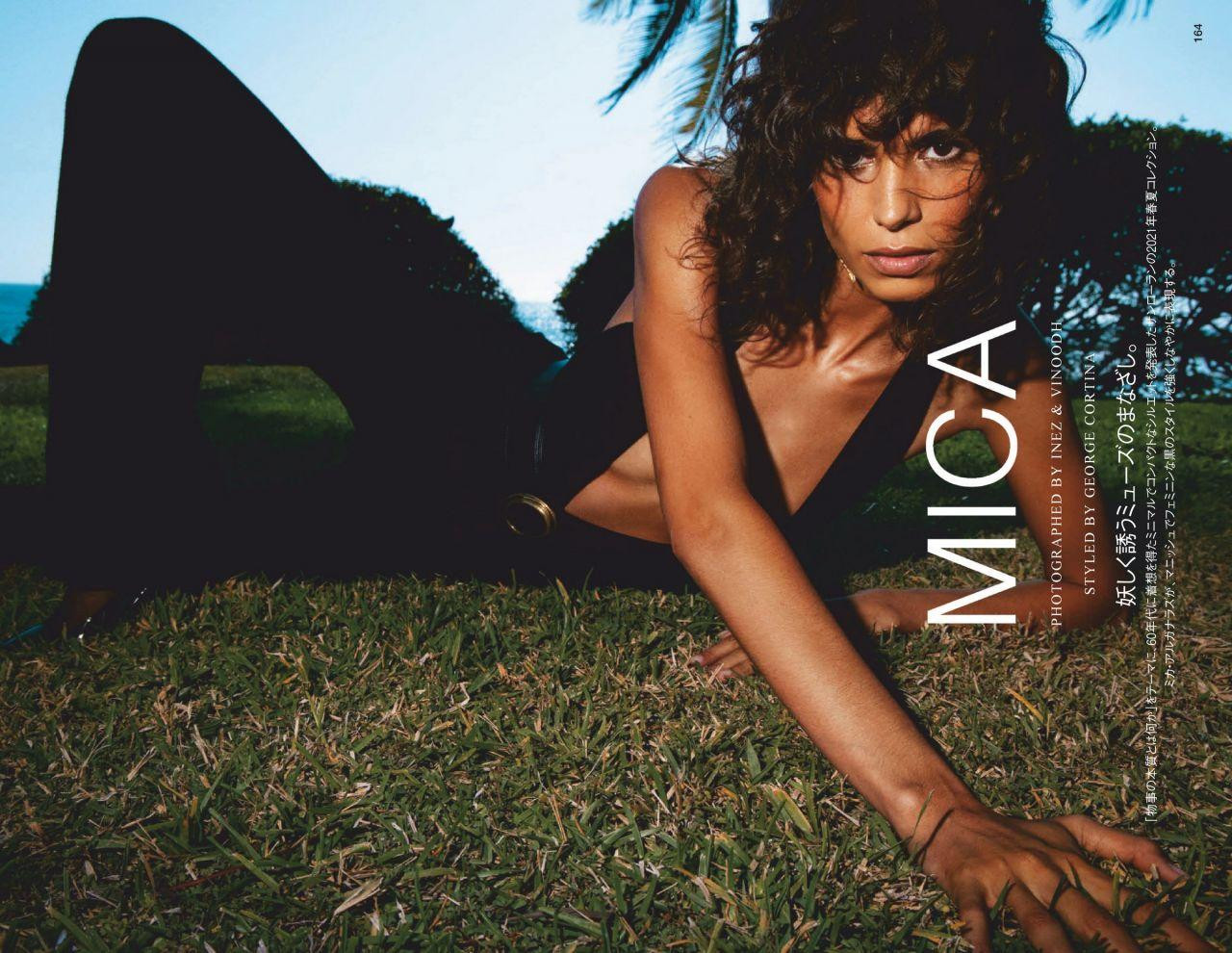 Sắc vóc và gương mặt của cô thường được so sánh với huyền thoại của làng mốt - Gia Carangi (1960 - 1986).