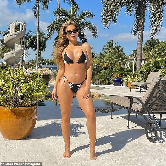 Hiện cố có 2 triệu người theo dõi trên trang cá nhân Instagram.