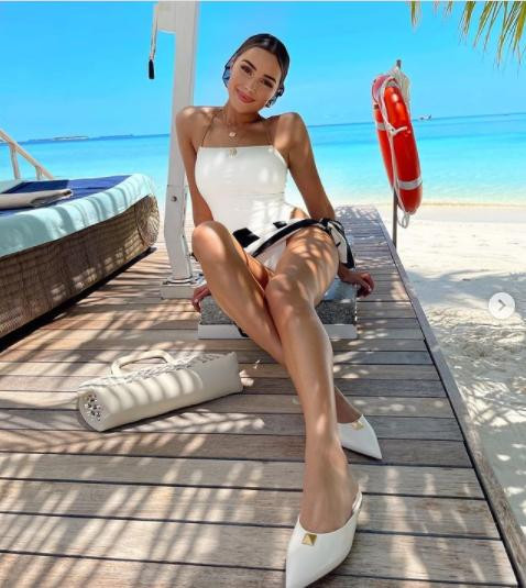 Đêm chung kết Miss Universe 2020 tại Mỹ năm nay (16/5), Olivia Culpo tiếp tục giữ vai trò MC bên cạnh nam diễn viên Mario Lopez.