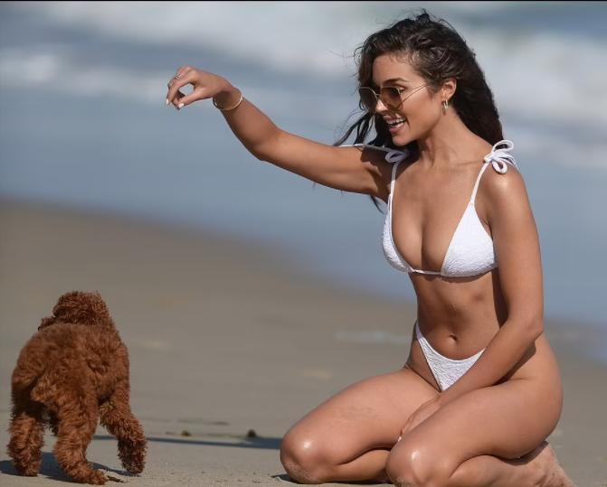 Olivia Culpo vừa đón tuổi mới hôm 8/5 bên bạn bè và người yêu là cầu thủ bóng bầu dục Christian McCaffrey kém cô 4 tuổi. Cặp hẹn hò từ tháng 7/2019 khi bị bắt gặp đi cùng nhau ở Cabo San Lucas (Mexico).