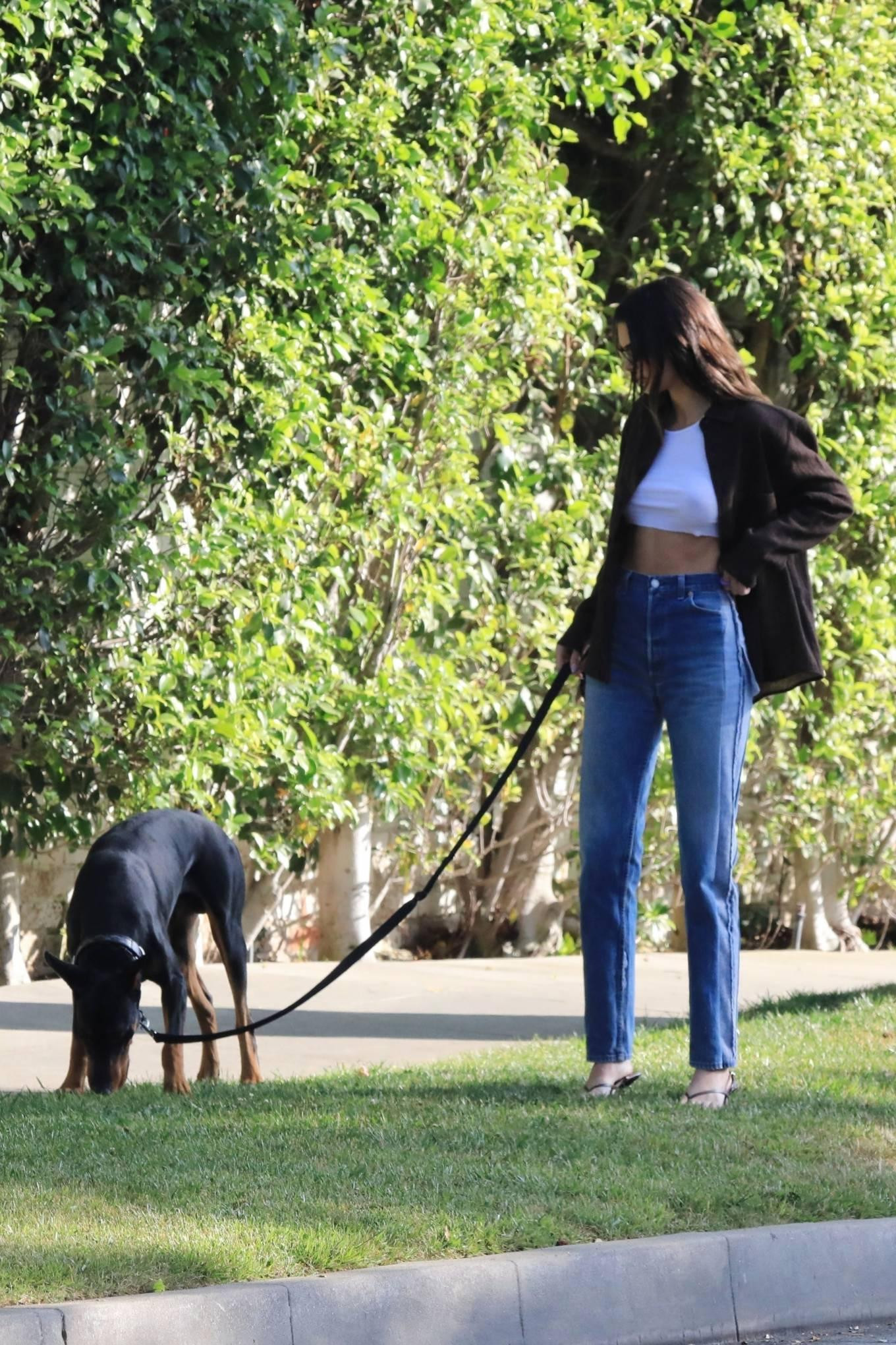 Kendall thường xuyên được trong thấy "thả rông" táo bạo ra phố và lần này cũng không ngoại lệ