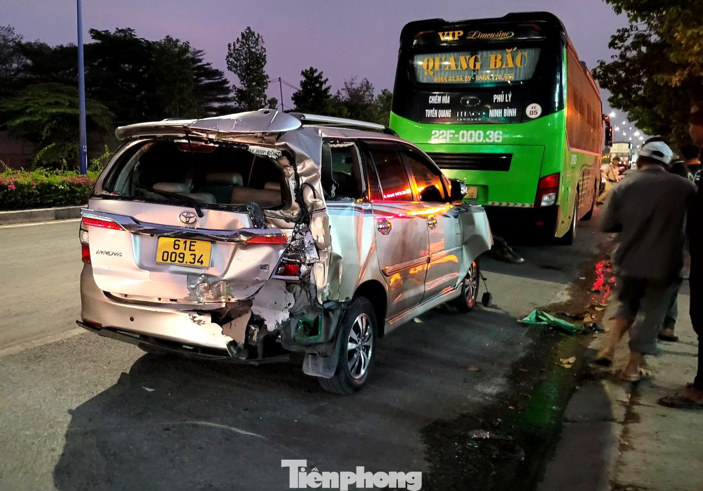 Xe 7 chỗ biến dạng