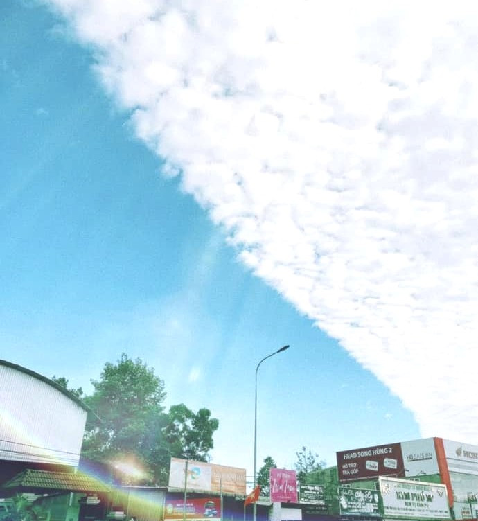 Không chỉ ở Bình Dương, đây là hình ảnh đám mây được người dân ở tỉnh Bình Phước chụp lại vào sáng cùng ngày. Không chỉ ở Bình Dương, đây là hình ảnh đám mây được người dân ở tỉnh Bình Phước chụp lại vào sáng cùng ngày.