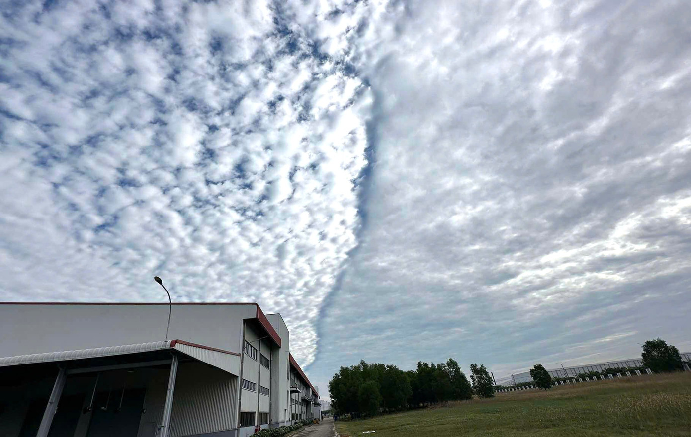 Hình ảnh đám mây trông giống như hai cực âm, dương Hình ảnh đám mây trông giống như hai cực âm, dương