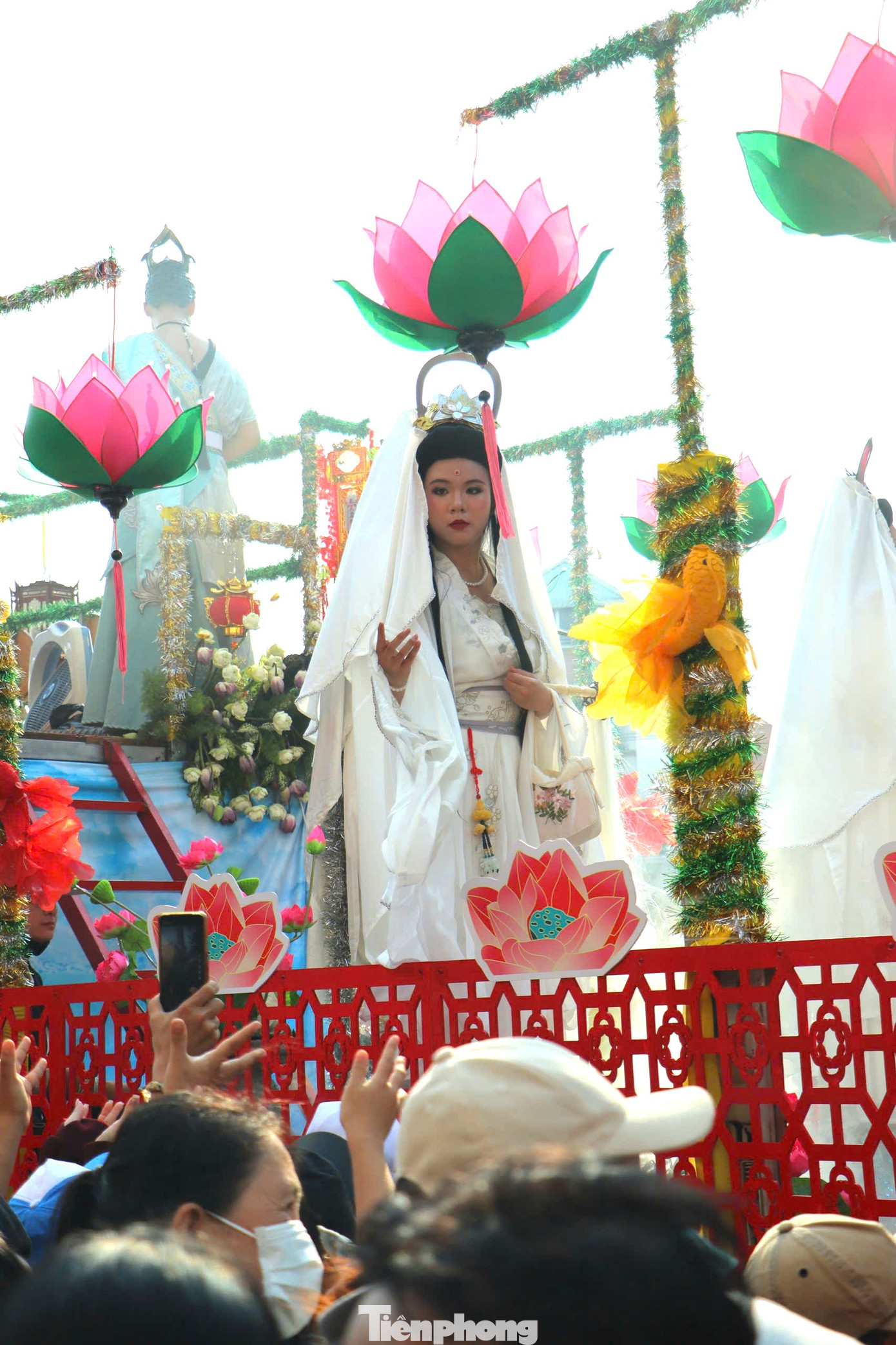 Diễn viên được hóa trang Quan Âm.