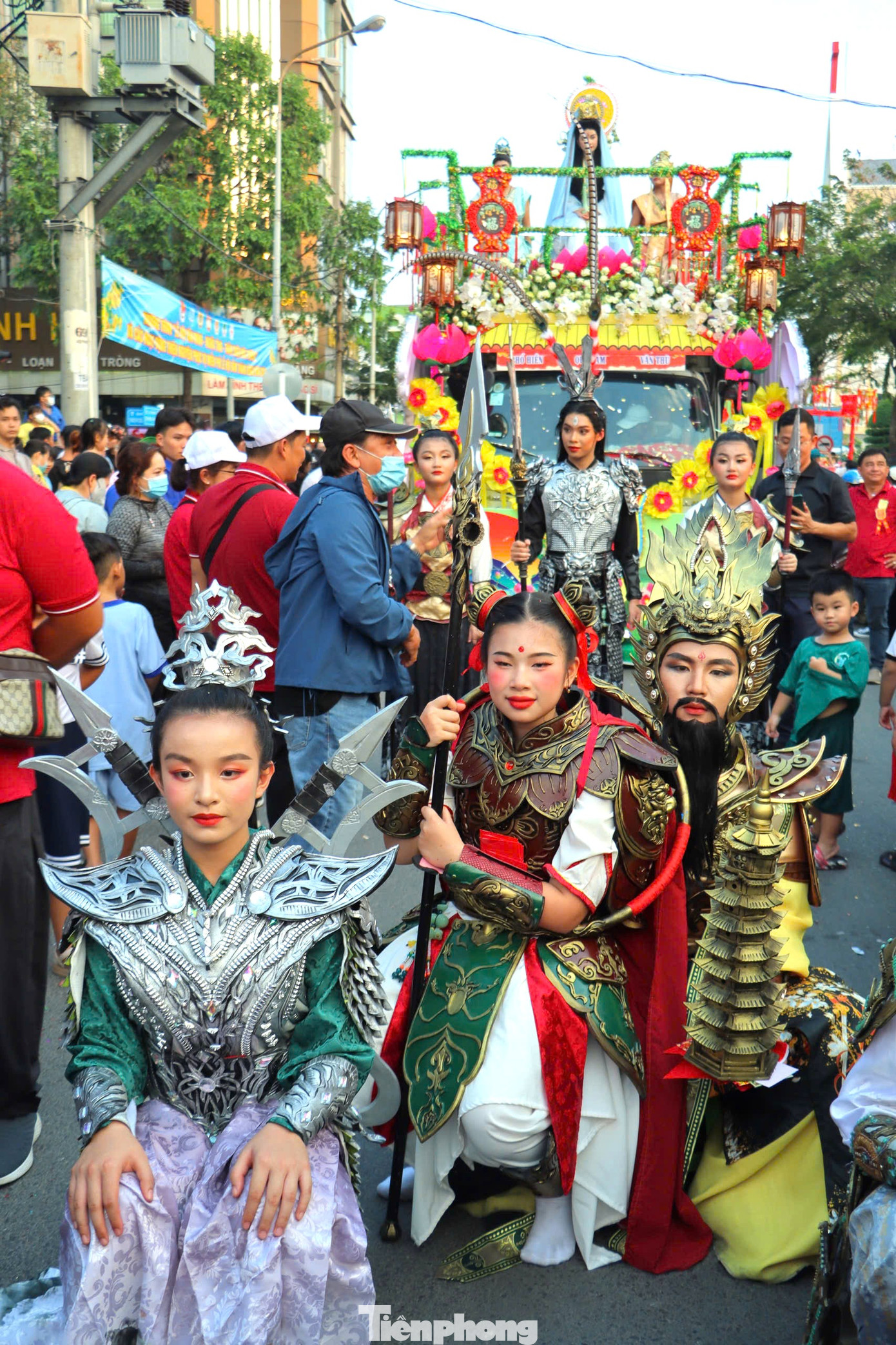 Tái hiện lại các nhân vật theo truyền thuyết.