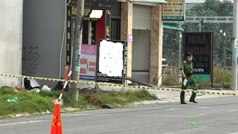 Công an khám nghiệm hiện trường