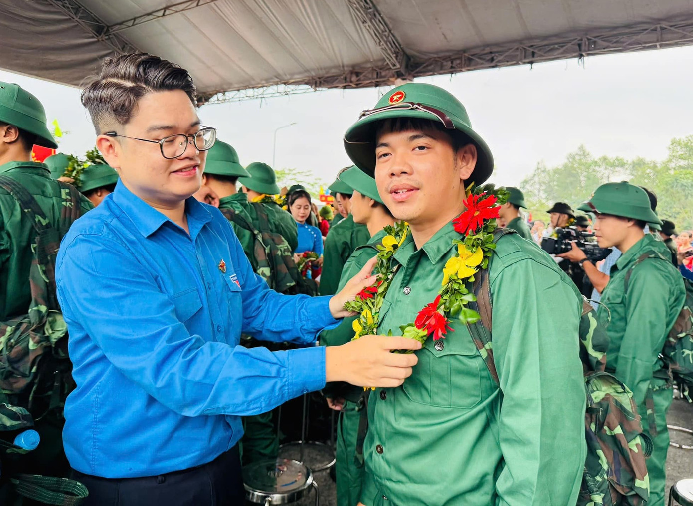 Anh Bồ Lê Công Thành - cán bộ Tỉnh Đoàn Bình Dương tình nguyện lên đường nhập ngũ. Anh Bồ Lê Công Thành - cán bộ Tỉnh Đoàn Bình Dương tình nguyện lên đường nhập ngũ.