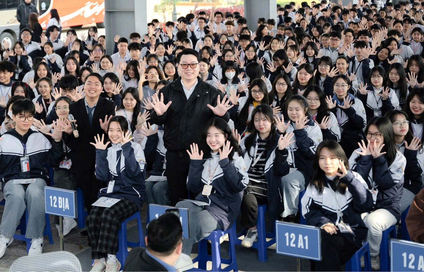 Trong khuôn khổ chương trình, các em học sinh được tư vấn hướng nghiệp. Trong khuôn khổ chương trình, các em học sinh được tư vấn hướng nghiệp.