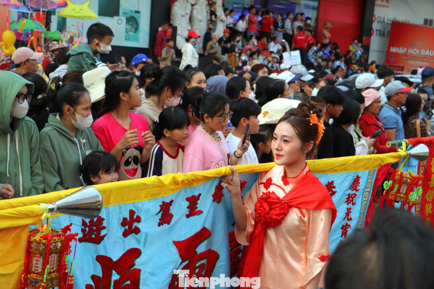 Lễ rước cộ Bà ở Bình Dương.