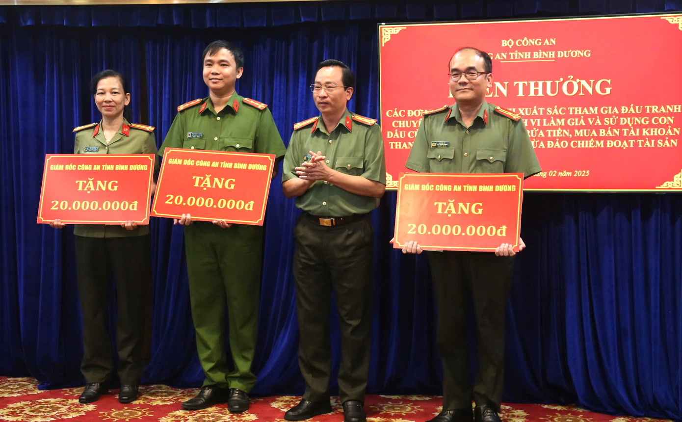 Ban chuyên án nhận khen thưởng từ Ban giám đốc Công an tỉnh Bình Dương
