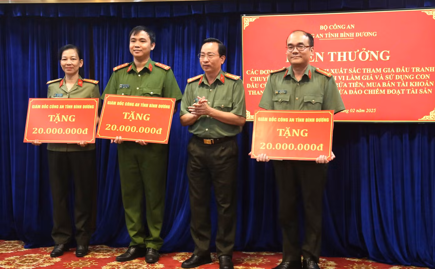 Ban chuyên án nhận khen thưởng từ Ban giám đốc Công an tỉnh Bình Dương