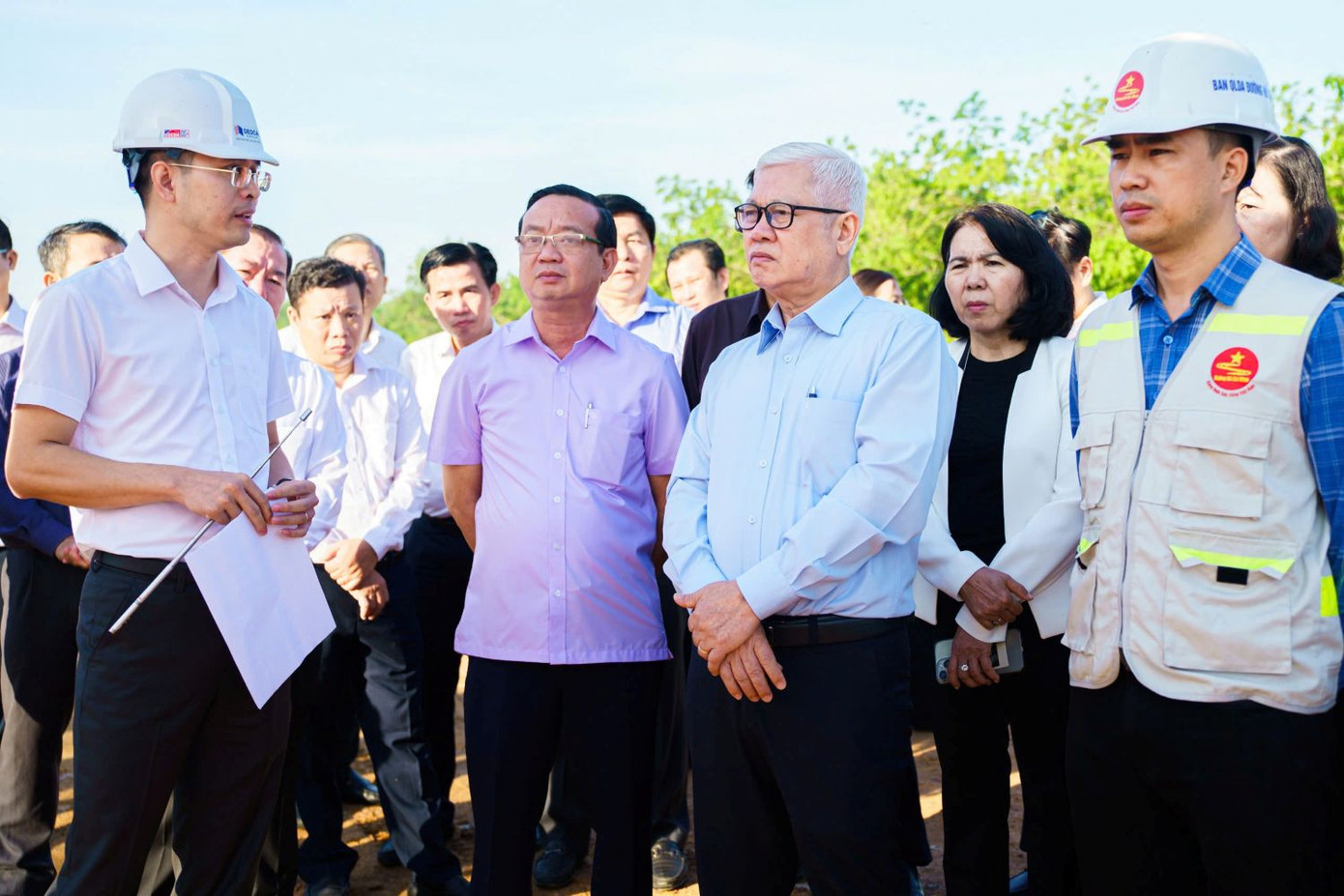 Lãnh đạo tỉnh Bình Dương kiểm tra tiến độ, tháo gỡ khó khăn, vướng mắc tại dự án đường Hồ Chí Minh.