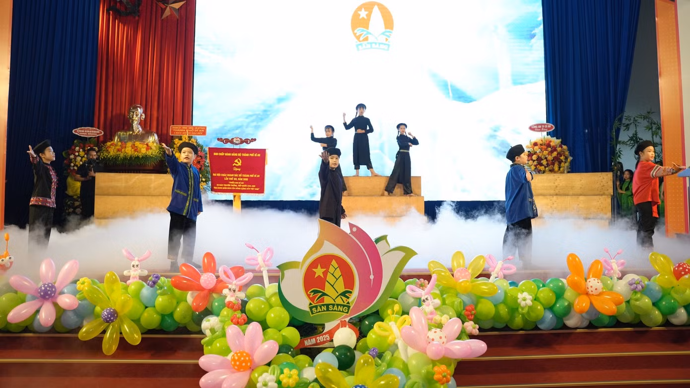 Tiết mục văn nghệ của các em thiếu nhi tại Đại hội Cháu ngoan Bác Hồ.