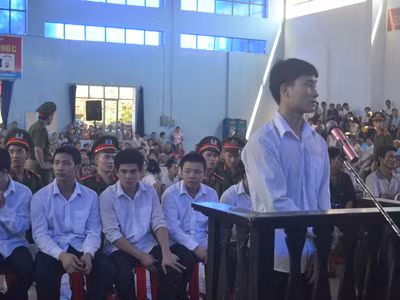 Bị cáo Thịnh khai rằng, cướp để sống là vì bị cha mẹ bỏ rơi. ảnh Việt Hương