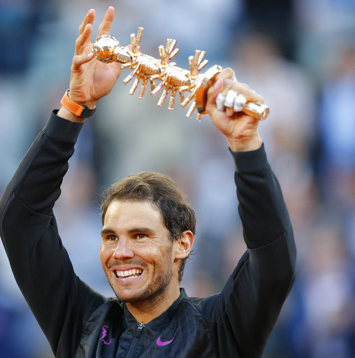 Xứng danh 'Vua sân đất nện', Nadal lần thứ 5 vô địch Madrid Open ảnh 1