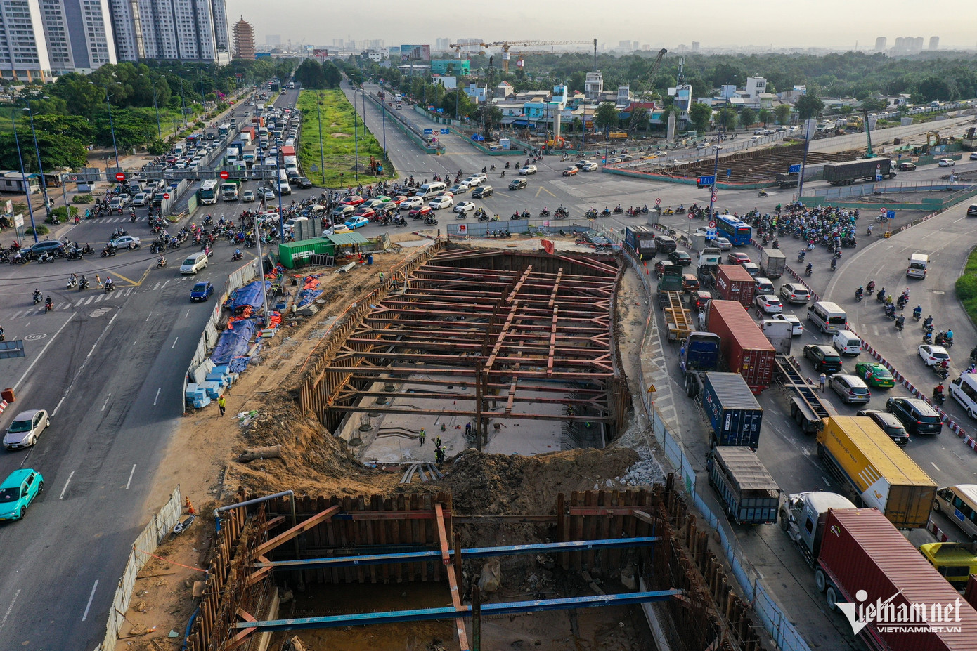 Nút giao thông An Phú đang triển khai dự án xây hầm chui, cầu vượt, quy mô 3 tầng với mức đầu tư hơn 3.400 tỷ đồng. Ảnh: Nguyễn Huế