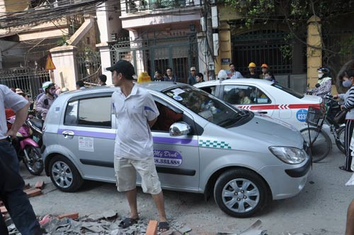 Hơn 2 tiếng đồng hồ, tình trạng ùn tắc tại khu vực đường Trần Bình, Mỹ Đình, Từ Liêm, Hà Nội mới chấm dứt