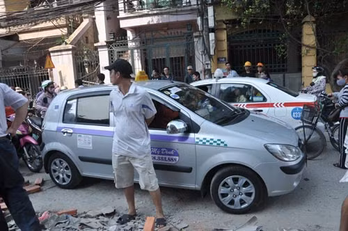 Hơn 2 tiếng đồng hồ, tình trạng ùn tắc tại khu vực đường Trần Bình, Mỹ Đình, Từ Liêm, Hà Nội mới chấm dứt