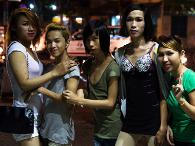 Những nhân vật trong phóng sự Con gái của mẹ từng xuất hiện trong clip Pê đê