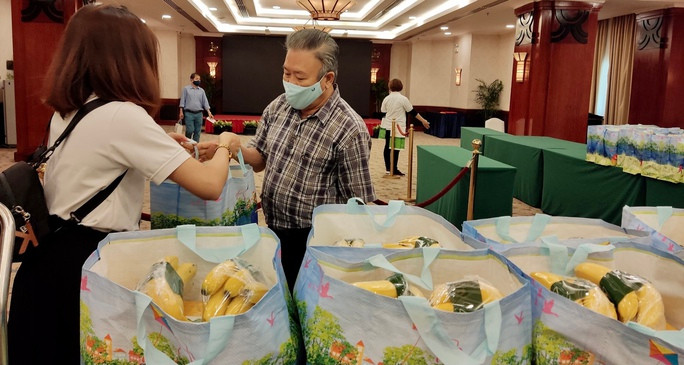 Quà cho cổ đông năm ngoái của HAGL. Quà cho cổ đông năm ngoái của HAGL.