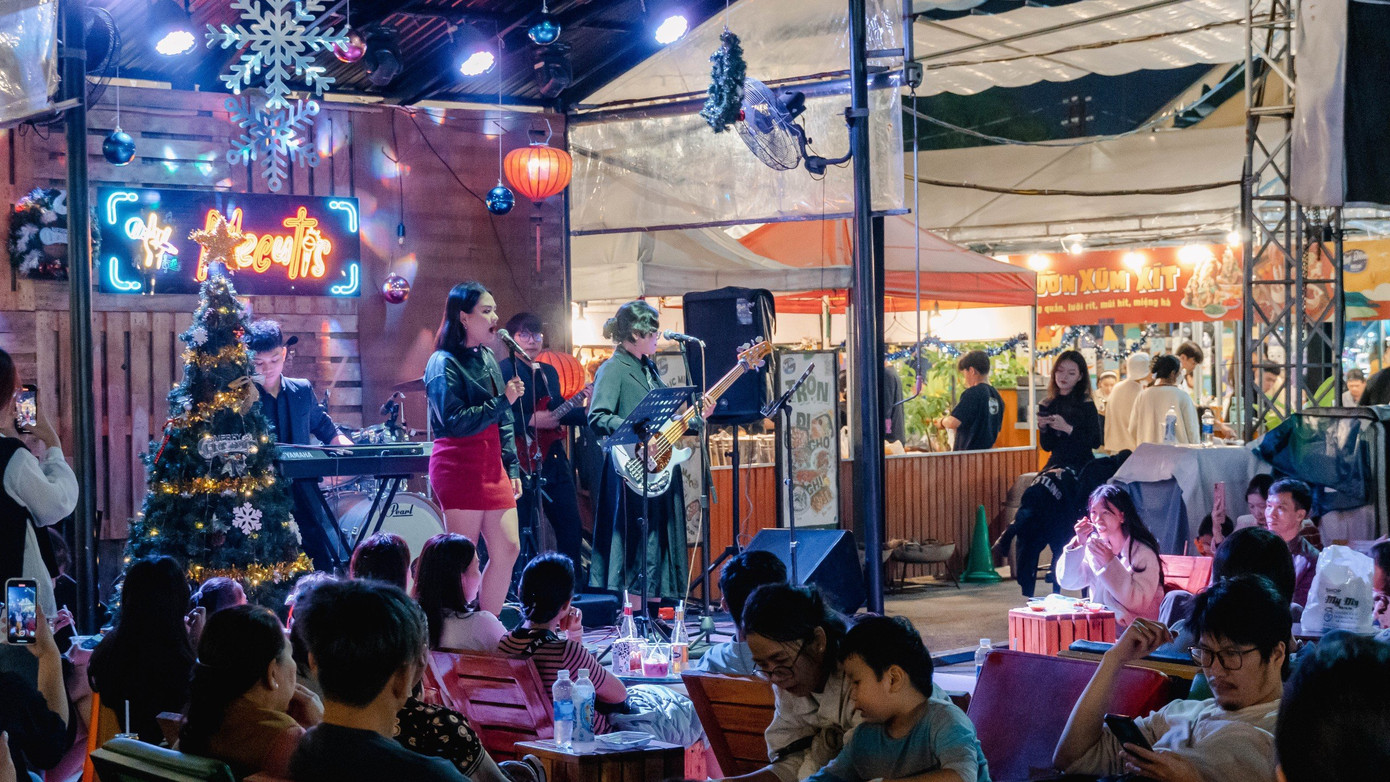 Chợ đêm Helio nhộn nhịp đêm cuối năm 2023. Chợ đêm Helio nhộn nhịp đêm cuối năm 2023.