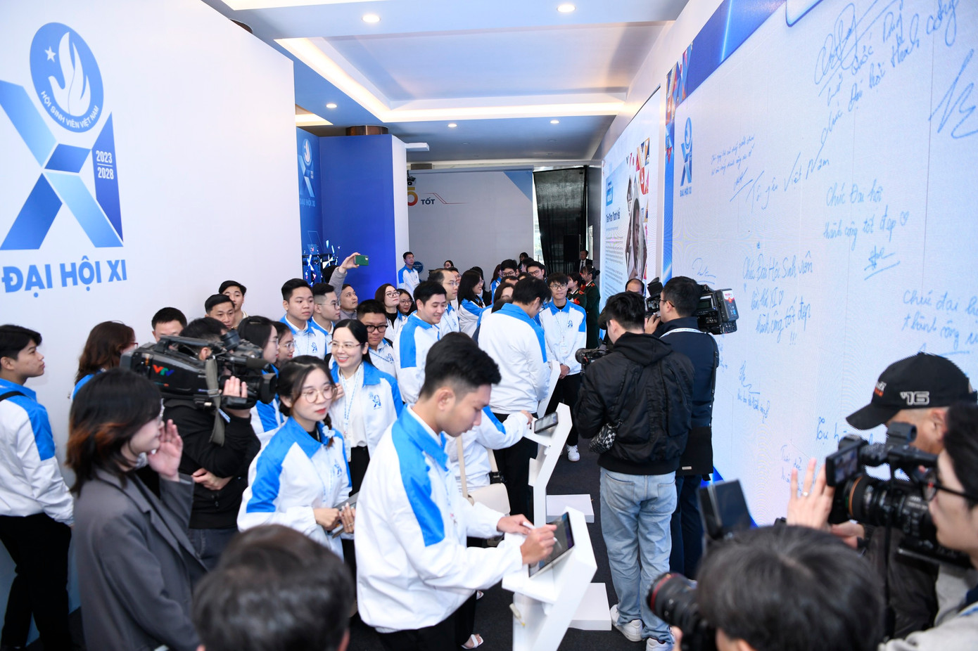 Vững bản sắc - Giàu khát vọng - Kiến tạo tương lai - Dựng xây đất nước ảnh 21