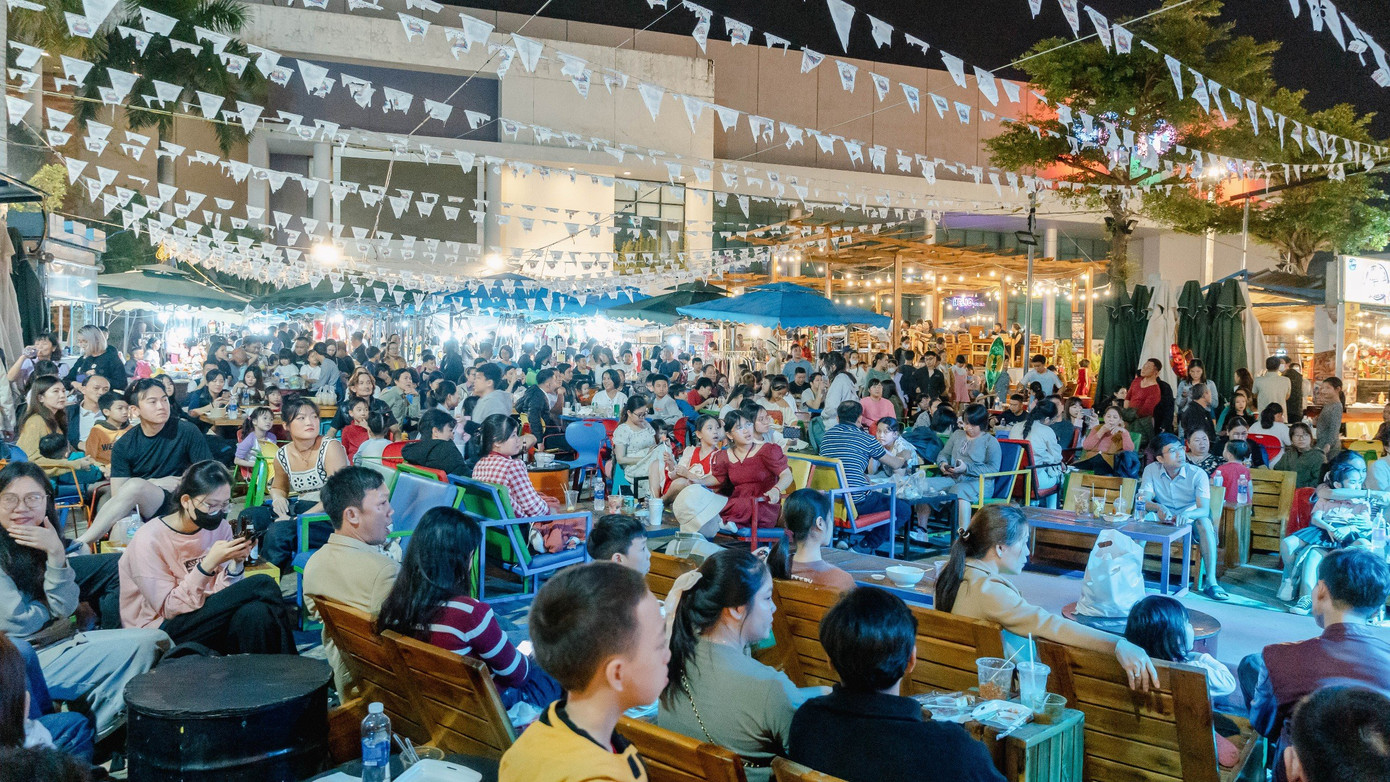 Chợ đêm Helio nhộn nhịp đêm cuối năm 2023. Chợ đêm Helio nhộn nhịp đêm cuối năm 2023.