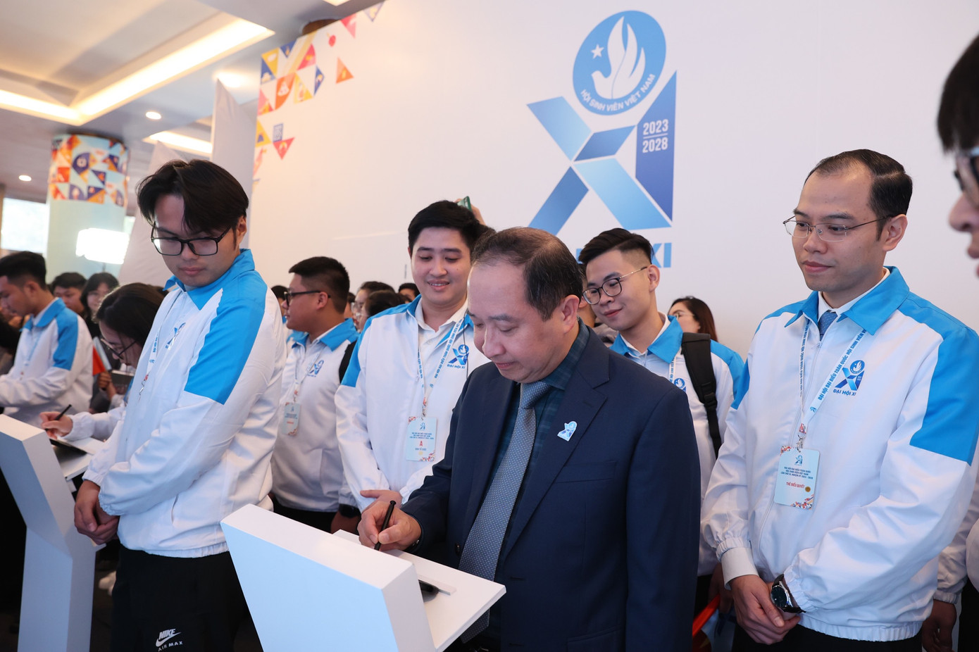 Vững bản sắc - Giàu khát vọng - Kiến tạo tương lai - Dựng xây đất nước ảnh 13