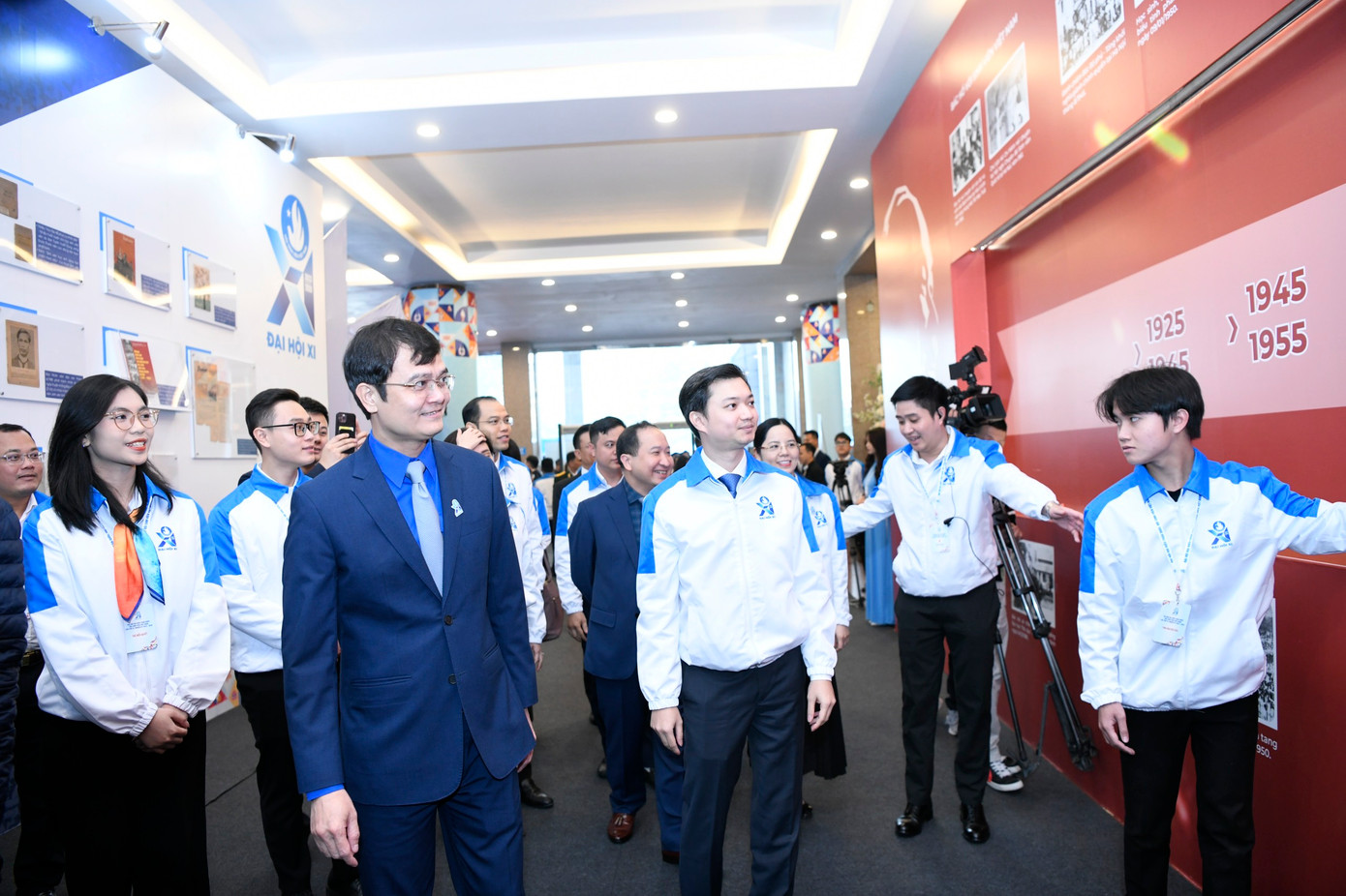 Vững bản sắc - Giàu khát vọng - Kiến tạo tương lai - Dựng xây đất nước ảnh 19