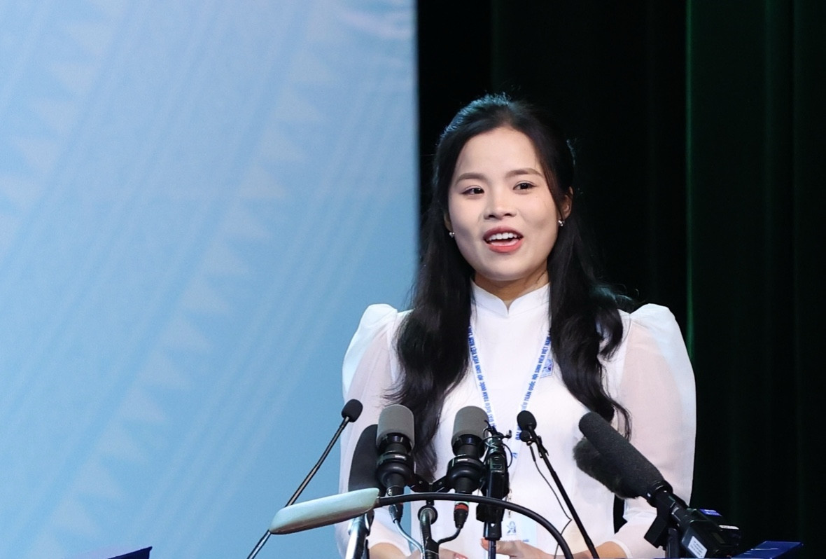 Vũ Thu Hằng - “Sinh viên 5 tốt” cấp thành phố, Uỷ viên Ban Thường vụ Đoàn trường Đại học Ngoại ngữ, Đại học Quốc gia Hà Nội.