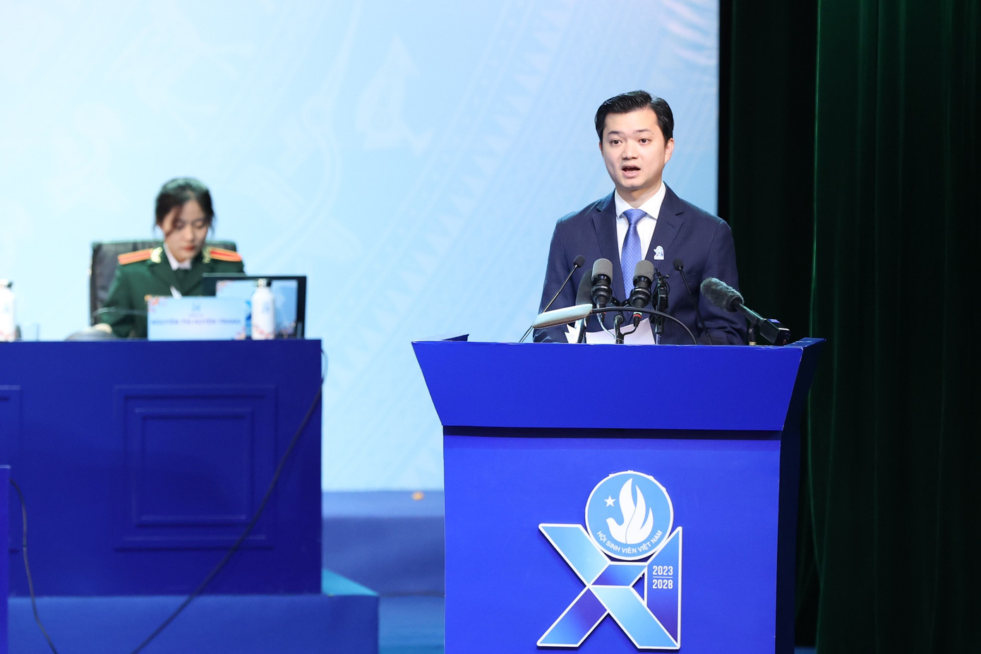 Bí thư T.Ư Đoàn, Chủ tịch T.Ư Hội Sinh viên Việt Nam Nguyễn Minh Triết.